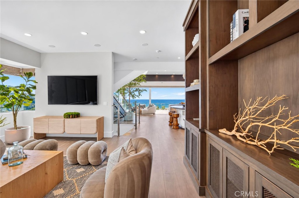33 Bay Drive, Laguna Beach CA 92651 - photo 21