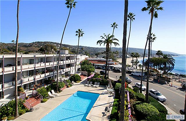 Complex and pool - 330 CLIFF Drive 208, Laguna Beach CA 92651 - photo 1