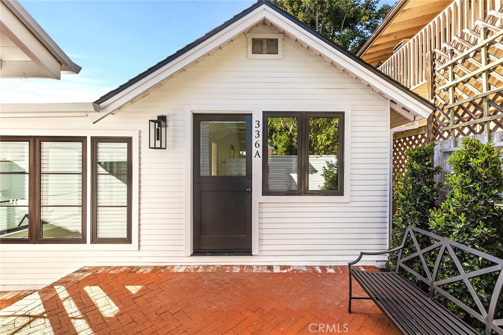 336 Myrtle A: Welcome to this charming one bedroom industrial cottage with a bonus sun room/office area! - 336 Myrtle Street A, Laguna Beach CA 92651 - photo 1