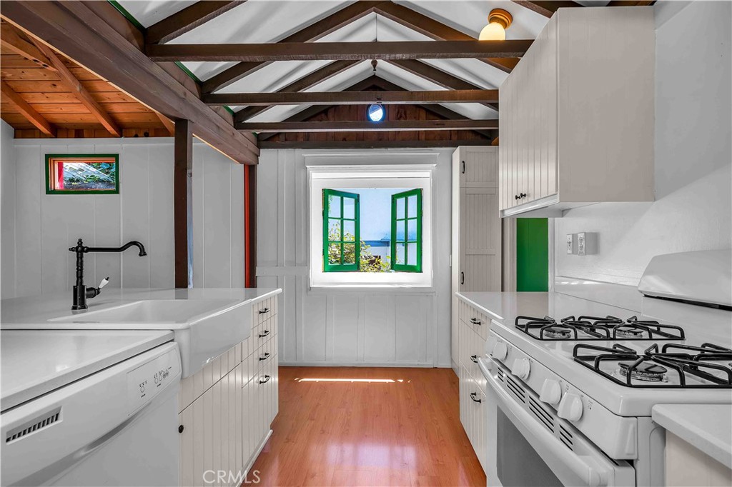 339 Saint Anns Drive, Laguna Beach CA 92651 - photo 7