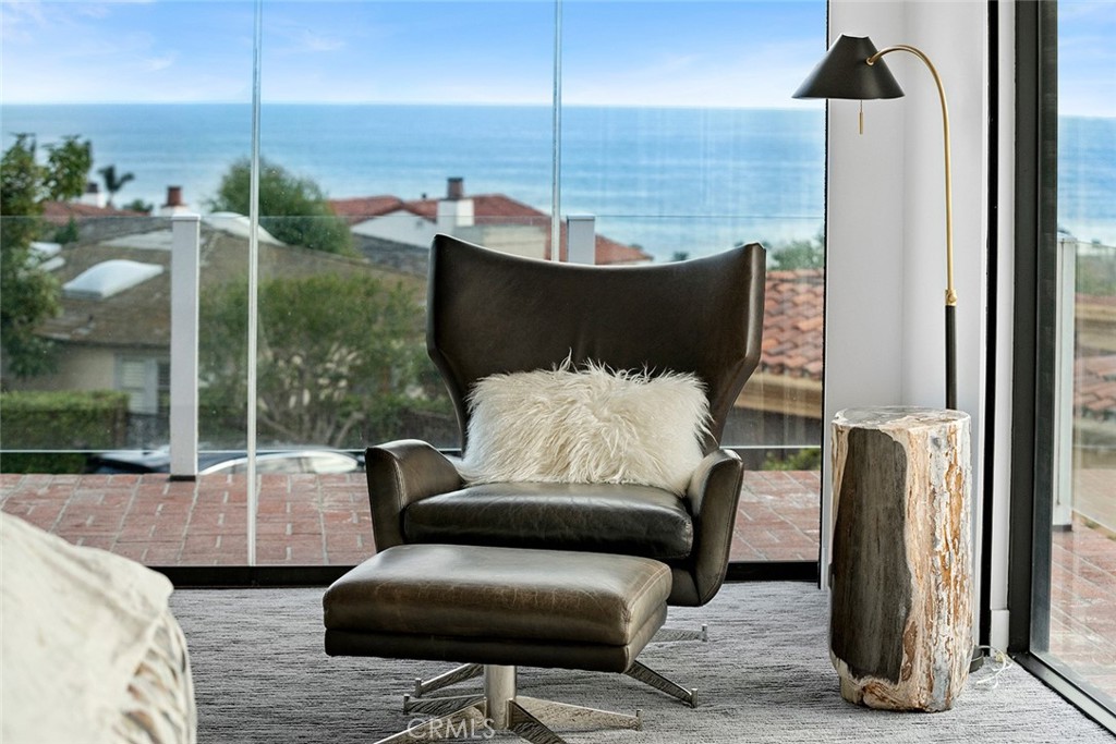 Primary sitting area - 343 Emerald Bay, Laguna Beach CA 92651 - photo 16