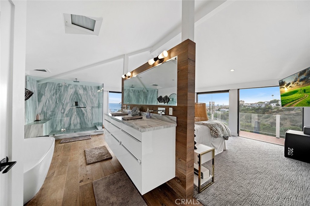 Primary Bed/bath - 343 Emerald Bay, Laguna Beach CA 92651 - photo 18