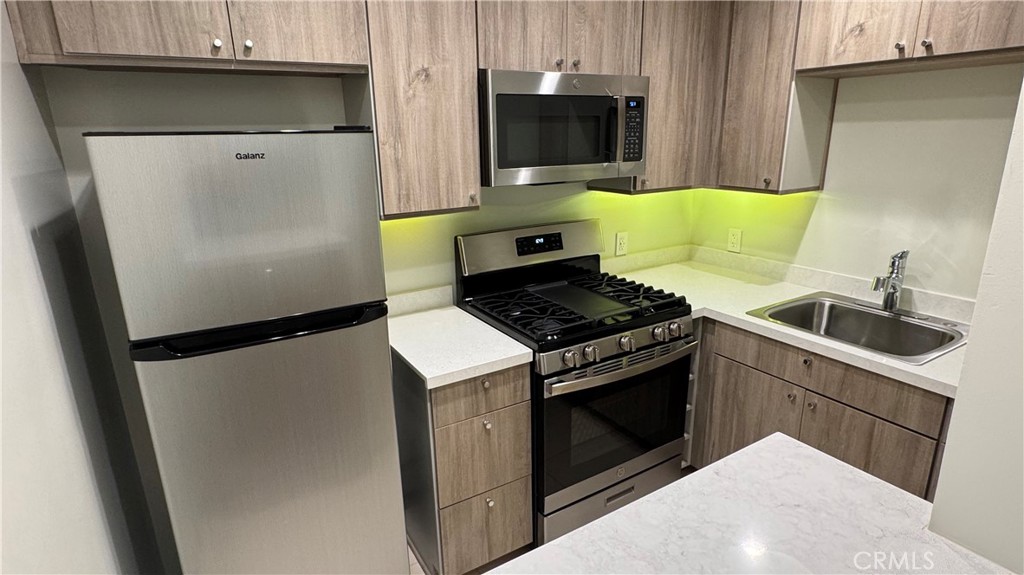 Remodeled kitchen - 343 Myrtle Street B, Laguna Beach CA 92651 - photo 22