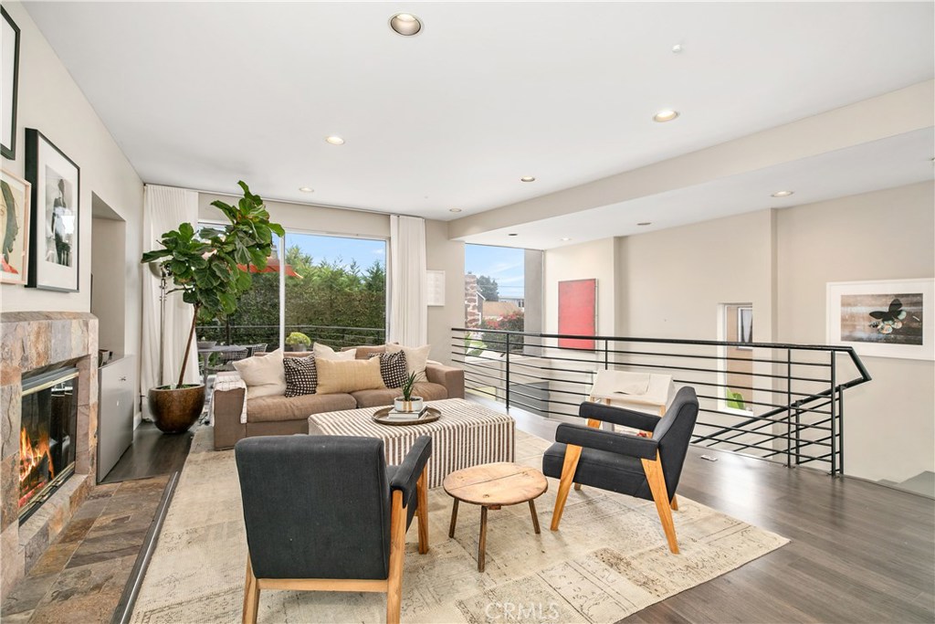 The living room is quite spacious. The large windows bathe the rooms with an abundance of natural light. The large deck - 350 Bluebird Canyon Drive, Laguna Beach CA 92651 - photo 1