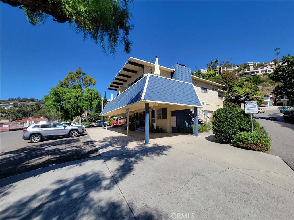 Single level - 350 Loma Terrace, Laguna Beach CA 92651 - photo 1