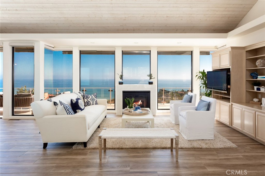 355 Camden Place, Laguna Beach CA 92651 - photo 1