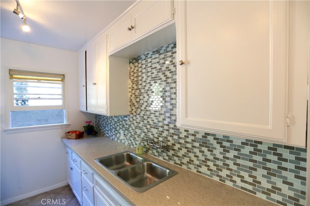 356 Y Place lower, Laguna Beach CA 92651 - photo 1