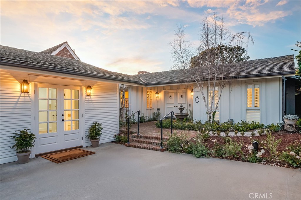 360 Diamond, Laguna Beach CA 92651 - photo 1