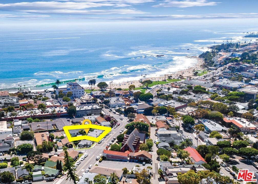 Walk to everything! - 363 Park Avenue, Laguna Beach CA 92651 - photo 1