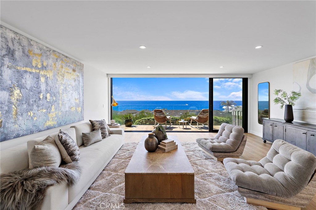 Entry Level — Spacious Optional 3rd Bedroom - 37 Blue Lagoon, Laguna Beach CA 92651 - photo 14