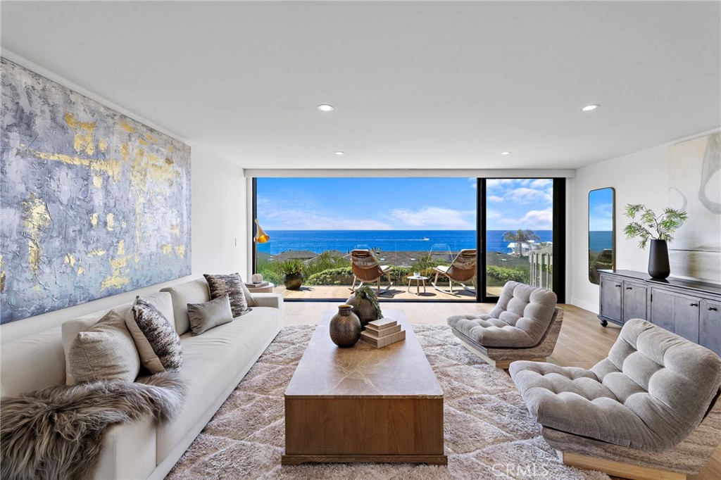 Entry Level — Spacious Optional 3rd Bedroom - 37 Blue Lagoon, Laguna Beach CA 92651 - photo 13