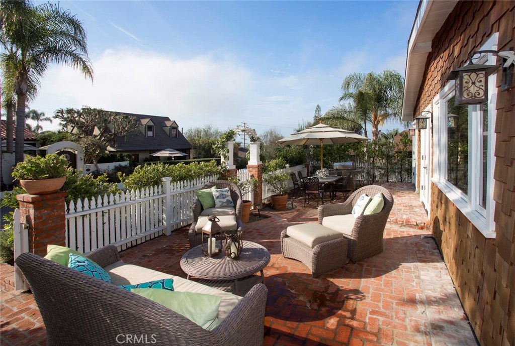 370 Flora Street, Laguna Beach CA 92651 - photo 1