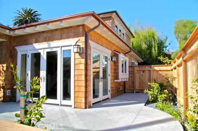 DARLING CRAFTSMAN STYLE HOME IN NORTH LAGUNA BEACH - 377 1/2 Holly Street, Laguna Beach CA 92651 - photo 1