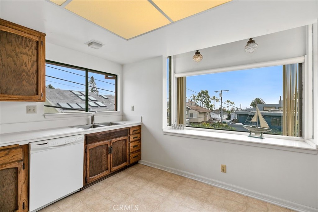 Large kitchen with nook - 379 Hawthorne, Laguna Beach CA 92651 - photo 1