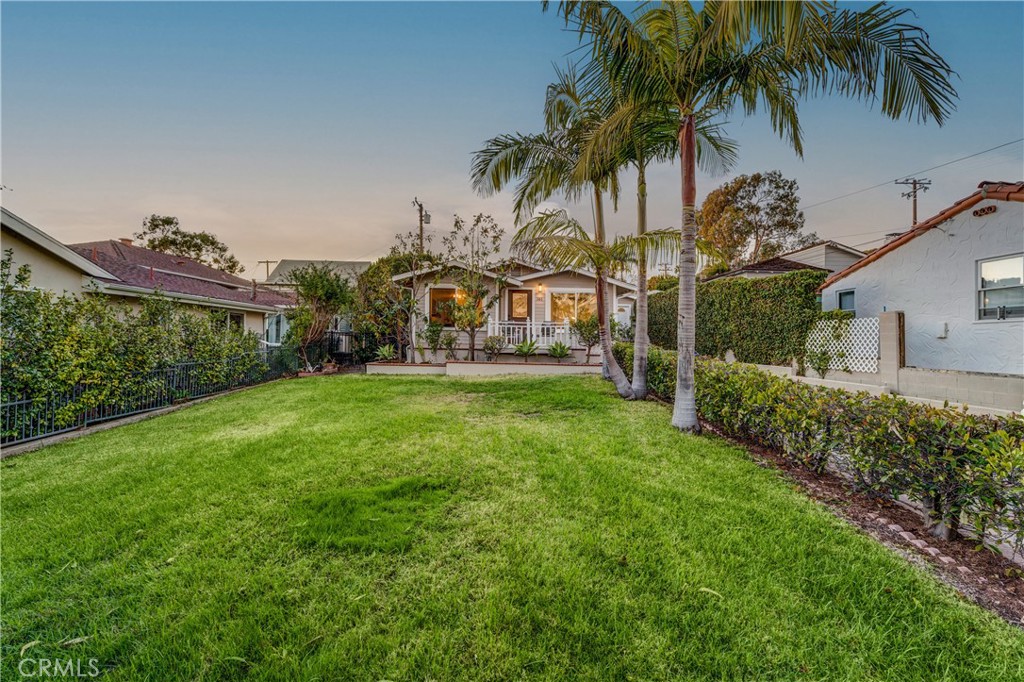 Incredible large front yard. - 386 Holly Street, Laguna Beach CA 92651 - photo 1