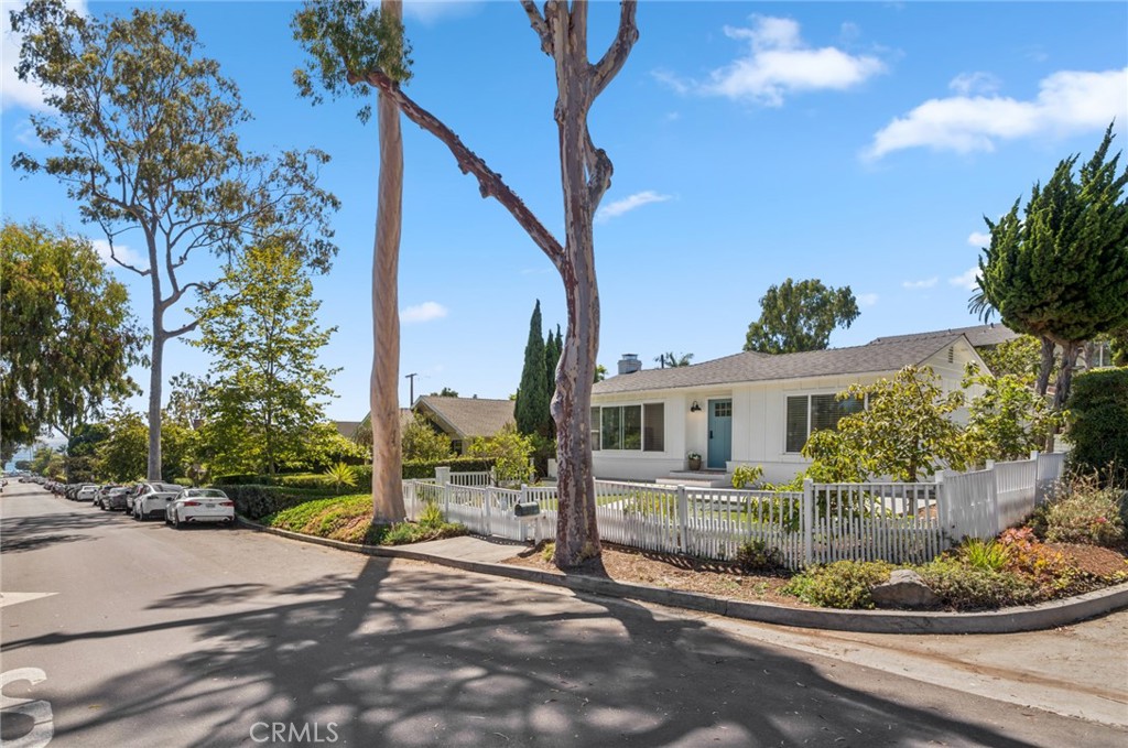 394 Aster Street, Laguna Beach CA 92651 - photo 20