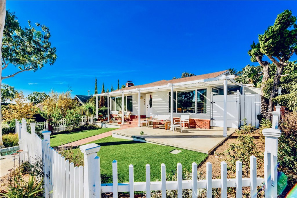 394 Aster Street, Laguna Beach CA 92651 - photo 1