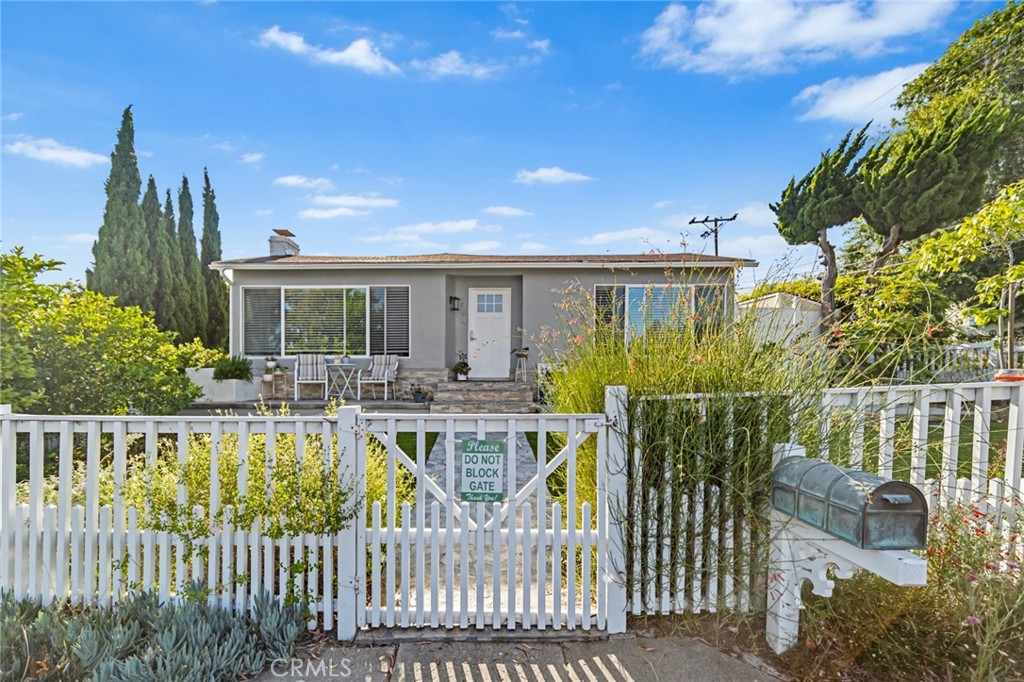 394 Aster Street, Laguna Beach CA 92651 - photo 1