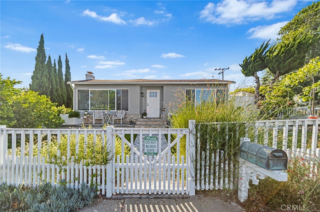 394 Aster Street, Laguna Beach CA 92651 - photo 1