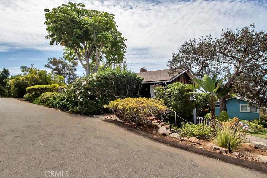 Fronts on Catalina and expands from Moss to Radcliff - 394 Moss Street, Laguna Beach CA 92651 - photo 1