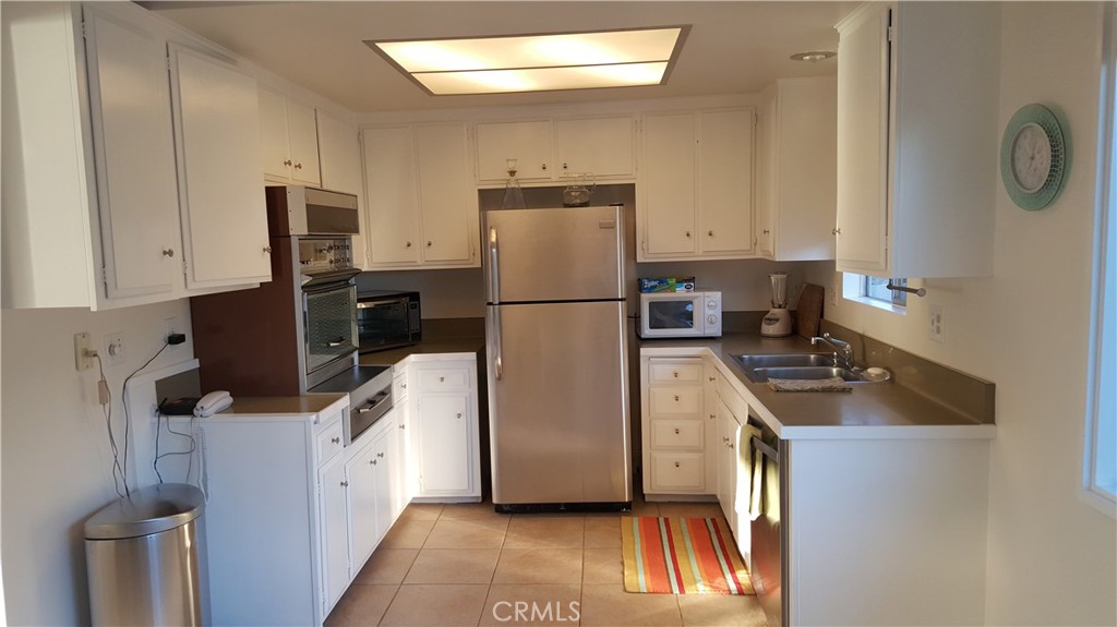 KITCHEN - 40 Blue Lagoon, Laguna Beach CA 92651 - photo 15