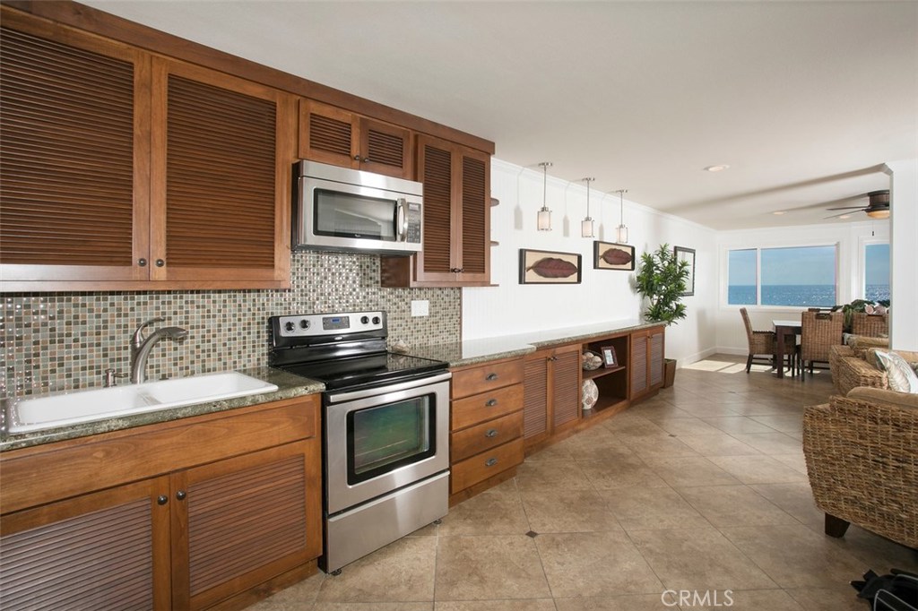 SEAVIEW ROOM WITH FULL KITCHEN - AVAILABLE FOR PARTIES FOR ALL RESIDENTS ON RESERVATION BASIS - 40 Blue Lagoon, Laguna Beach CA 92651 - photo 31