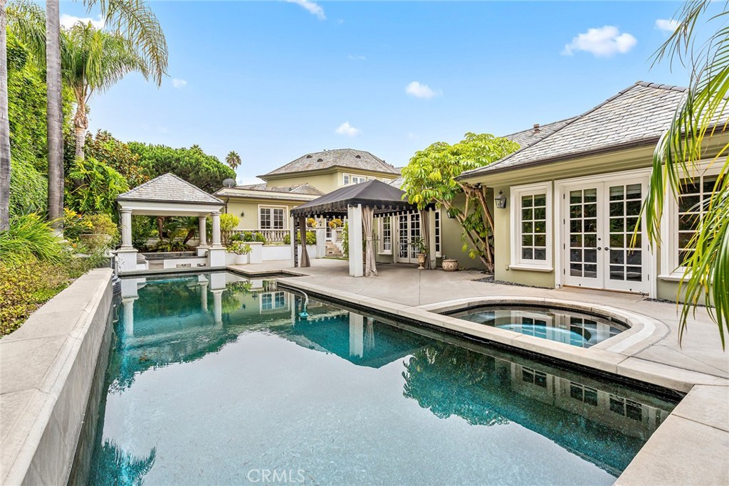 Inground pool and spa adjacent your built-in-barbecue, manicured gardens, and multiple outdoor spaces for entertaining o - 40 Smithcliffs, Laguna Beach CA 92651 - photo 1