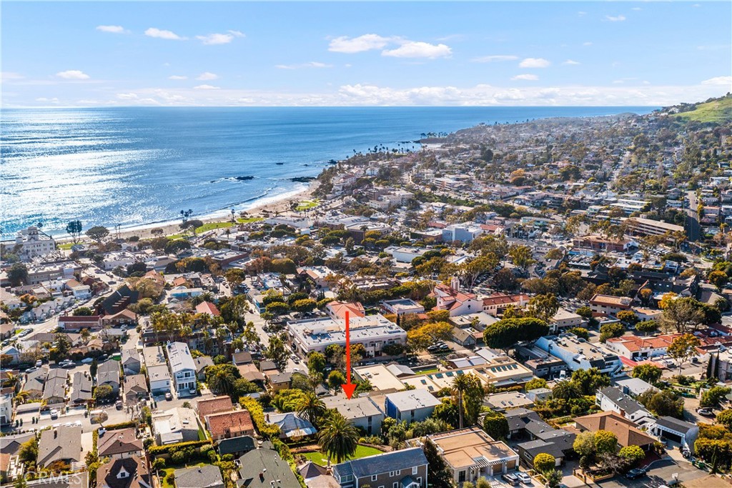 Picture of unit and the location to main beach, shops and world class restaraunts. - 404 #B Loma C, Laguna Beach CA 92651 - photo 1