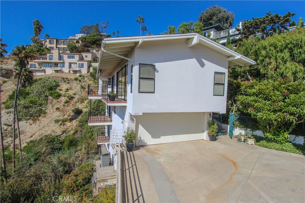 404 Blumont Street, Laguna Beach CA 92651 - photo 1