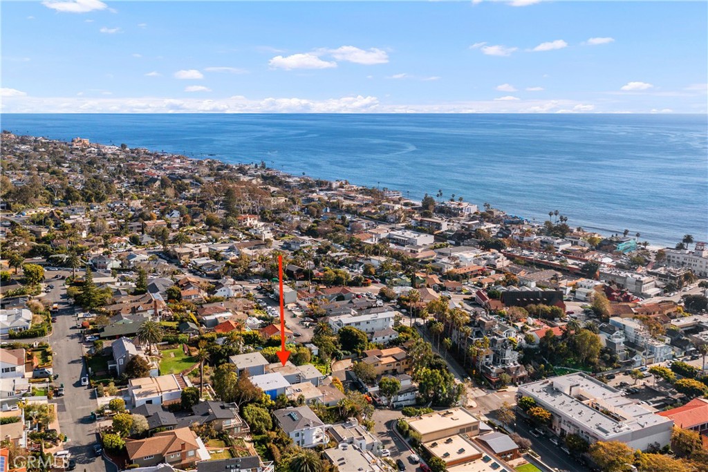 Location A PLUS. In the Village. - 404 Loma C, Laguna Beach CA 92651 - photo 2
