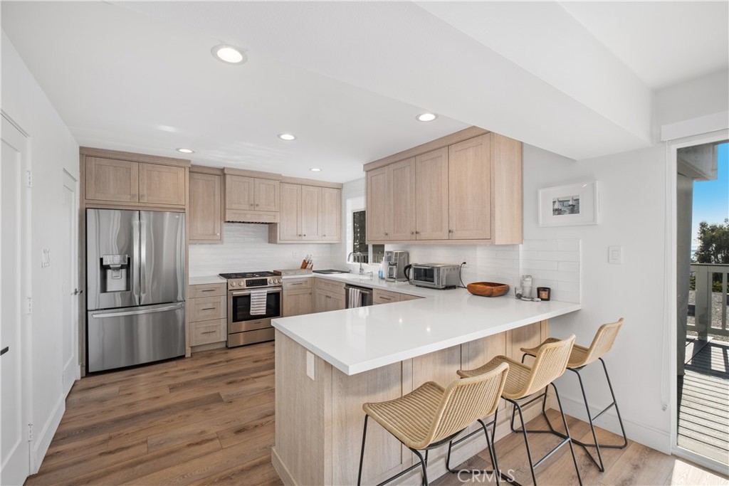 Upon Kitchen perfect for hosting. Views and Balcony. - 404 Loma C, Laguna Beach CA 92651 - photo 4