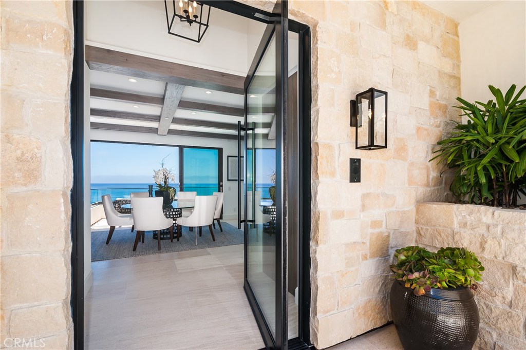 405 Dartmoor Street, Laguna Beach CA 92651 - photo 1