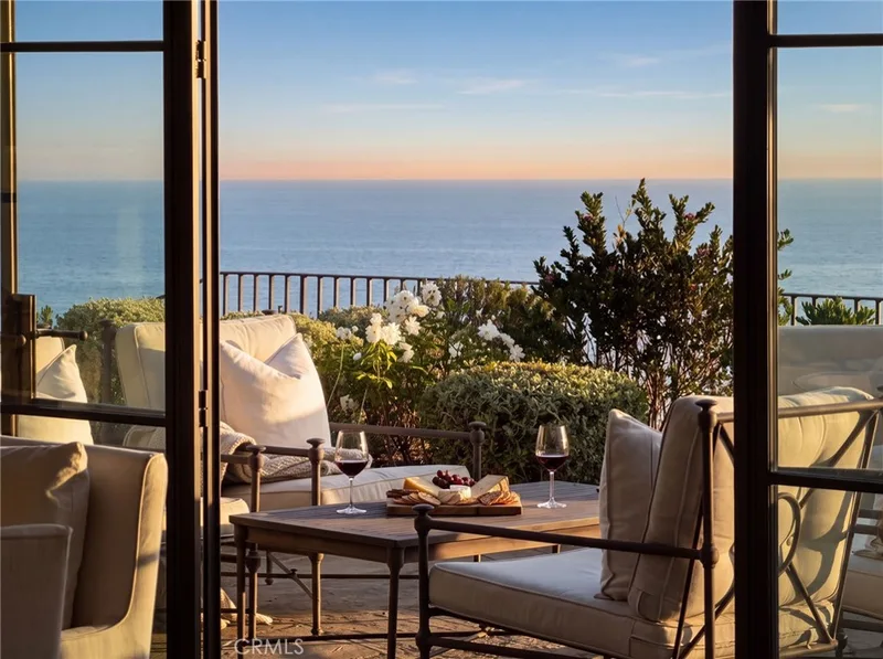 425 Panorama Drive, Laguna Beach, CA 92651