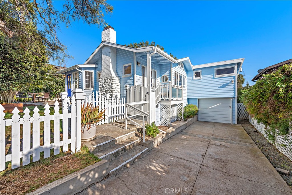 Front house with one car attached garage. - 429 Hawthorne Road, Laguna Beach CA 92651 - photo 1