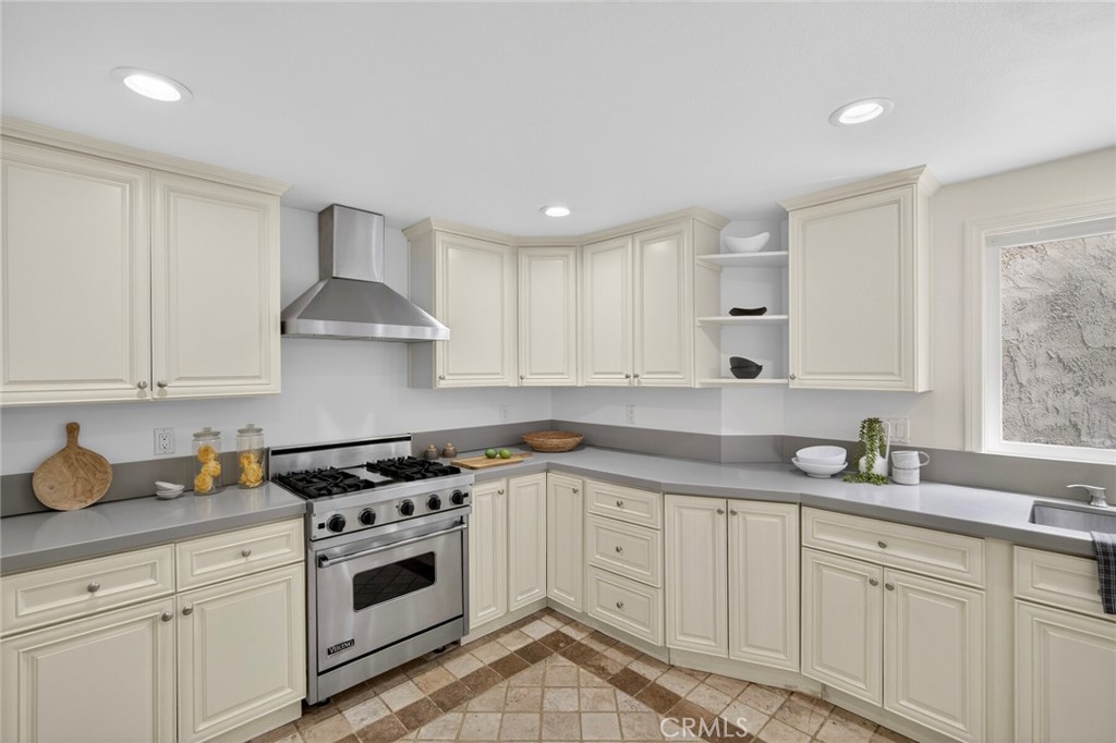 Kitchen - 431 Nyes Place, Laguna Beach CA 92651 - photo 14