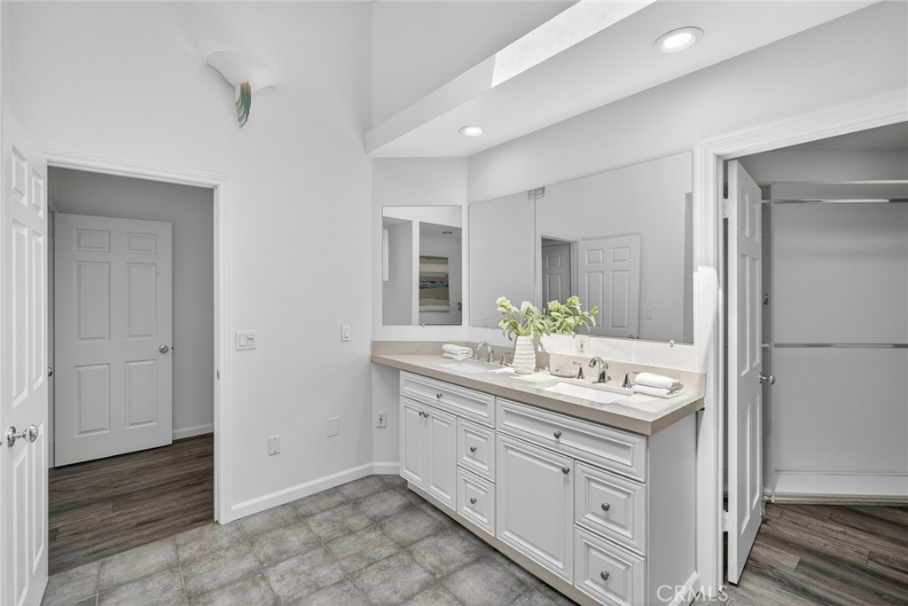 Bathroom in Primary Suite with walk-in closet - 431 Nyes Place, Laguna Beach CA 92651 - photo 29
