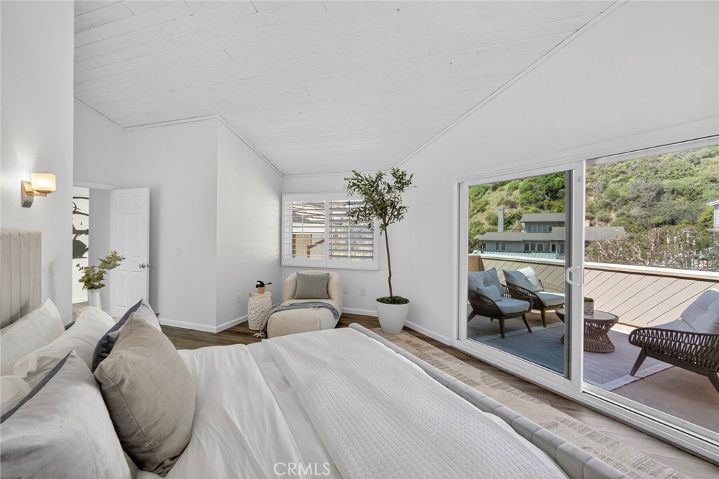 Primary Suite with ocean view terrace - 431 Nyes Place, Laguna Beach CA 92651 - photo 33