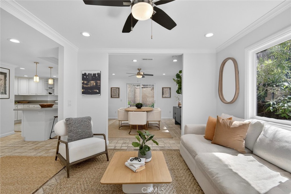Family room - 431 Nyes Place, Laguna Beach CA 92651 - photo 9