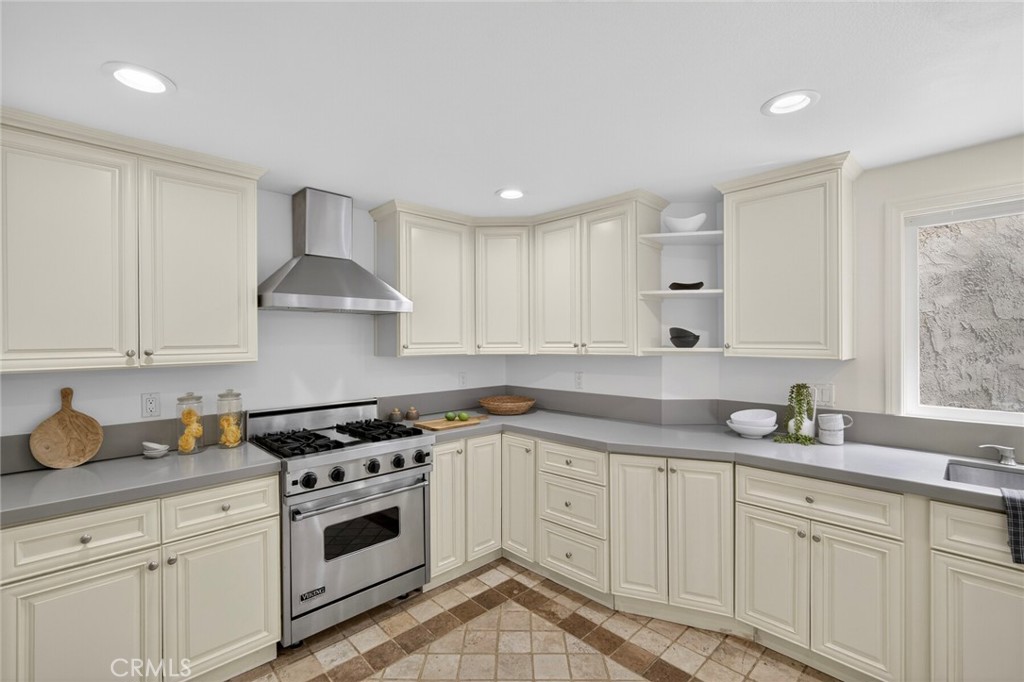 Kitchen - 431 Nyes Place, Laguna Beach CA 92651 - photo 11