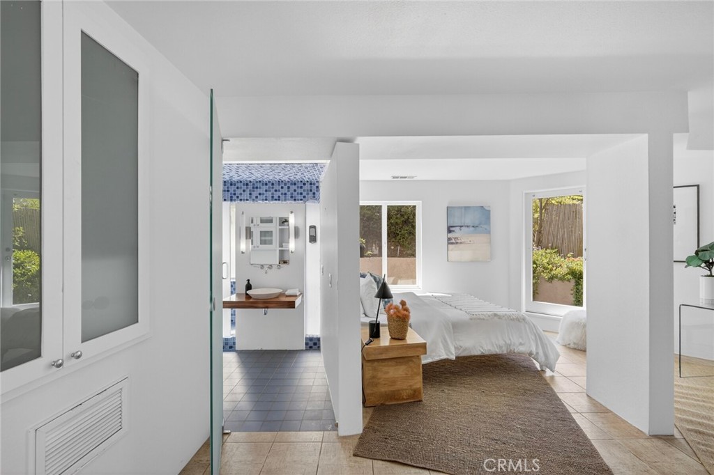 Downstairs bedroom - 431 Nyes Place, Laguna Beach CA 92651 - photo 17