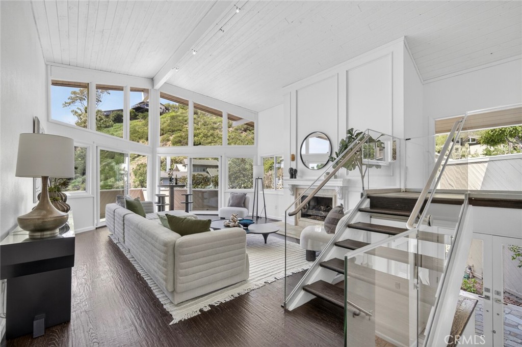 Living Room - 431 Nyes Place, Laguna Beach CA 92651 - photo 20
