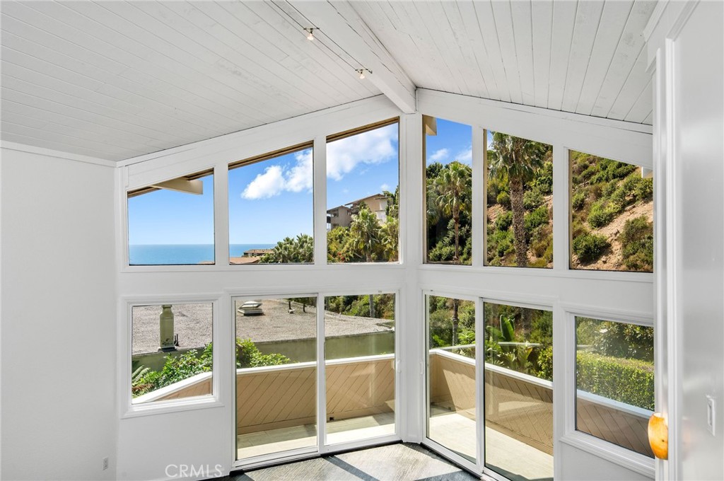 Living Room - 431 Nyes Place, Laguna Beach CA 92651 - photo 22