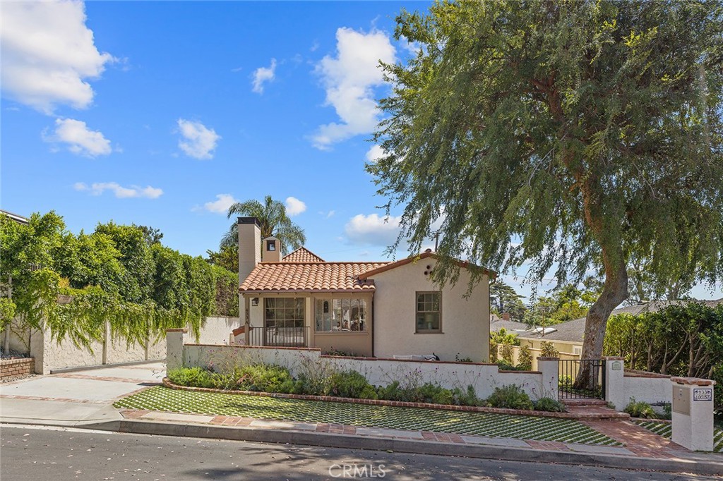 Welcome home to 433 Locust, "Casa De Las Fuentes"! - 433 Locust Street A, Laguna Beach CA 92651 - photo 1