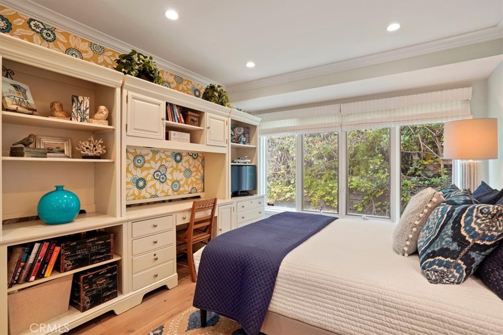Queen Guest Room - 437 Emerald Bay, Laguna Beach CA 92651 - photo 22