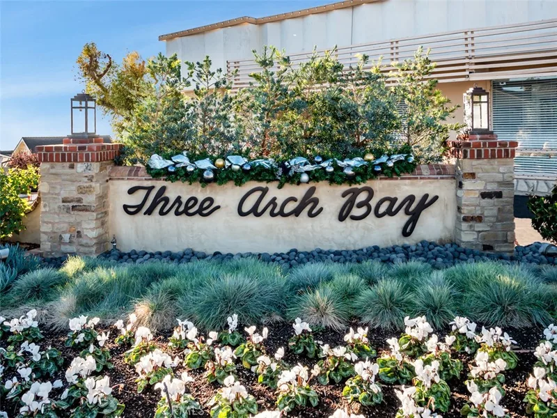 44 S La Senda Drive, Laguna Beach, CA 92651
