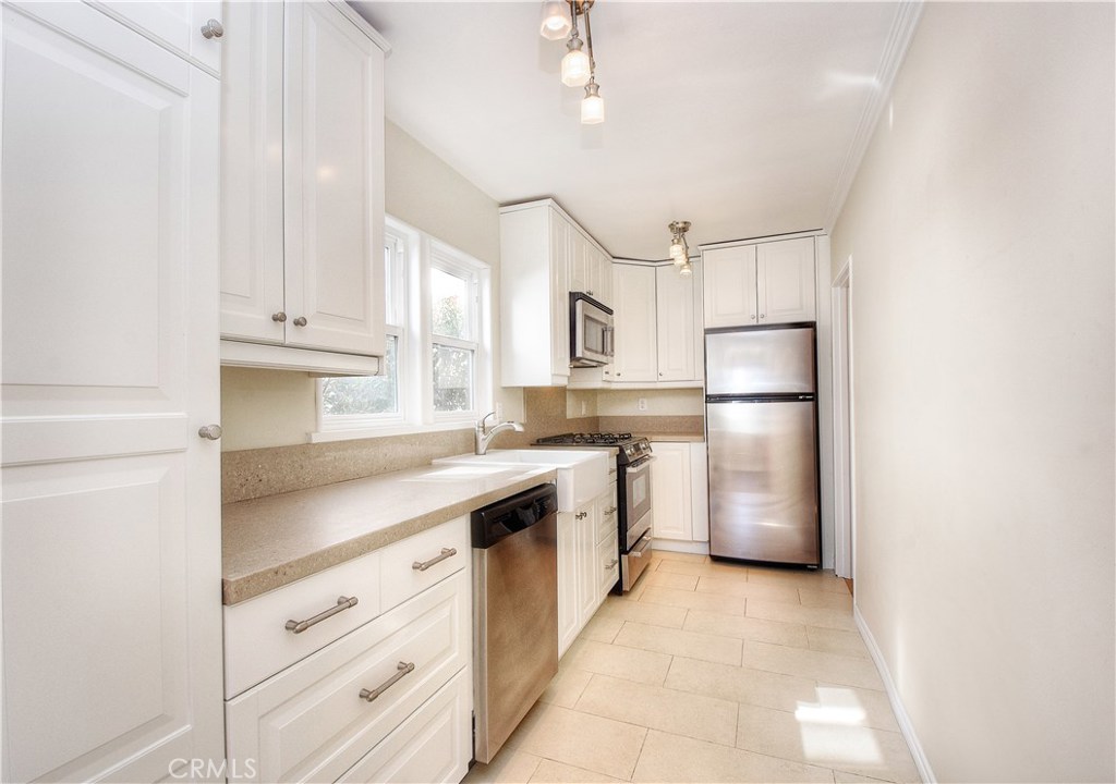 445 BENT Street, Laguna Beach CA 92651 - photo 1