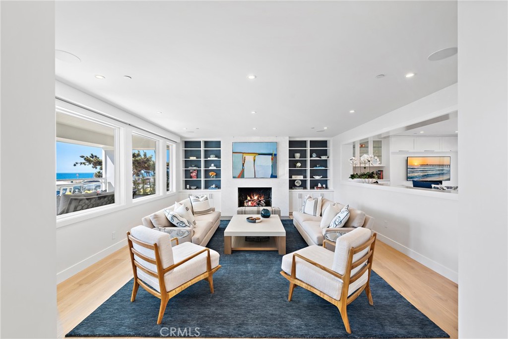 450 Cliff Drive, Laguna Beach CA 92651 - photo 15