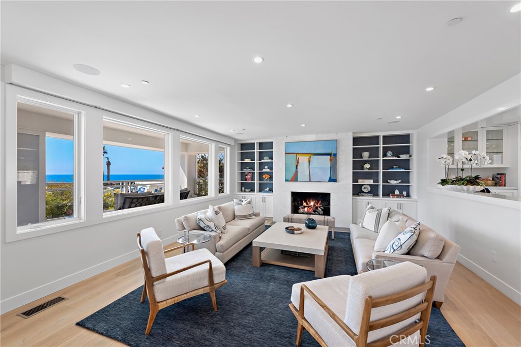 450 Cliff Drive, Laguna Beach CA 92651 - photo 16