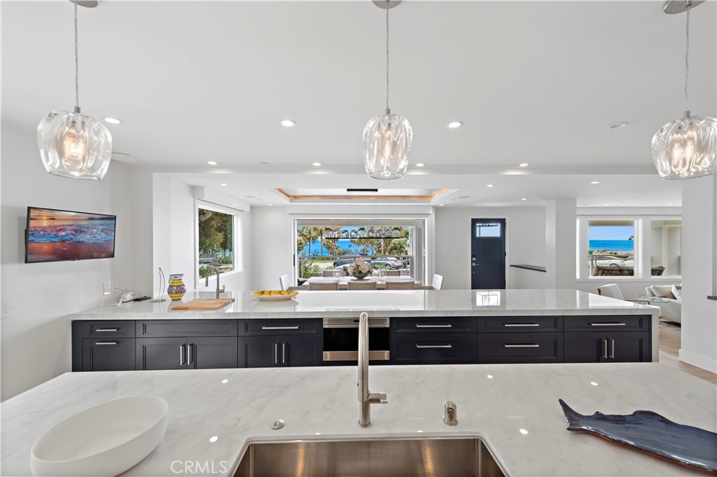 450 Cliff Drive, Laguna Beach CA 92651 - photo 18