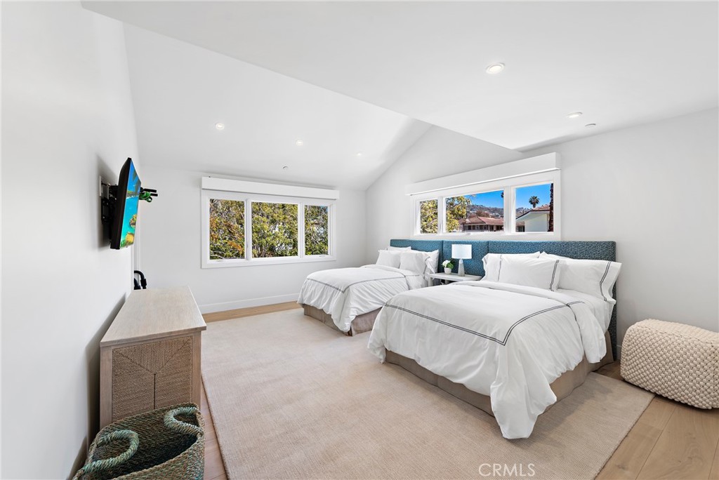 450 Cliff Drive, Laguna Beach CA 92651 - photo 31